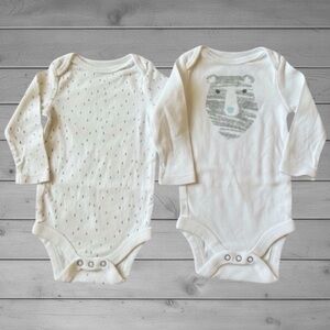 Soft White Long-Sleeve Baby Bodysuit Set with Bear Detail